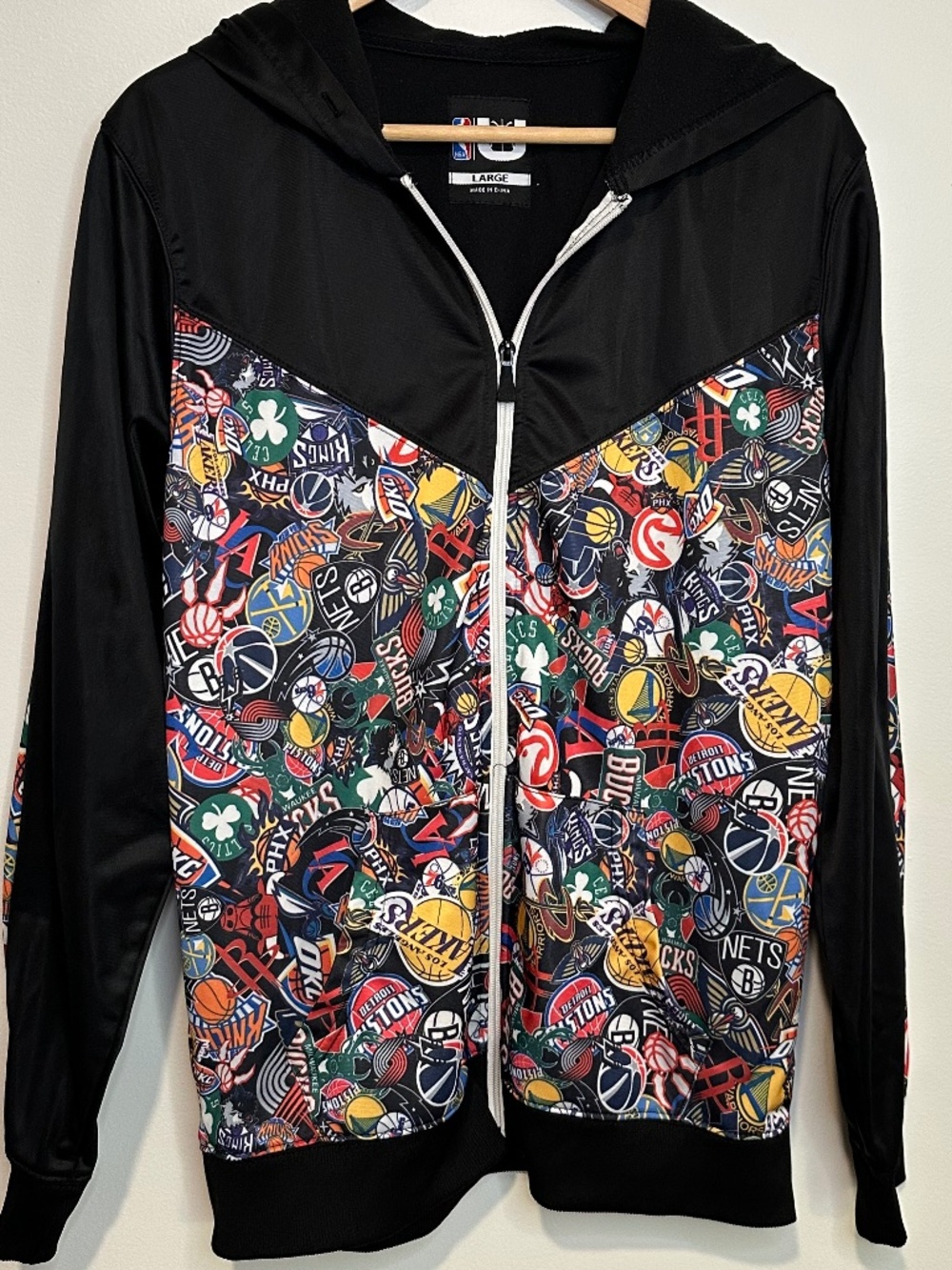 NBA Logo All Over Print Zip Up Hoodie Jacket Youth Large Basketball Team